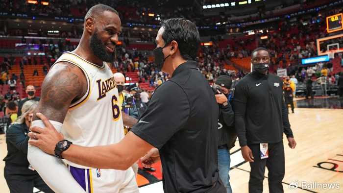 斯波尔斯特拉盛赞詹姆斯对抗时间 勇闯第五冠