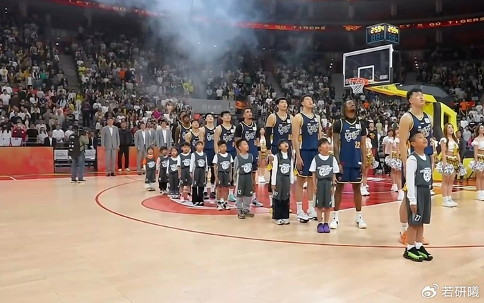 杨鸣解析广东男篮第二阶段战术调整引战绩波动