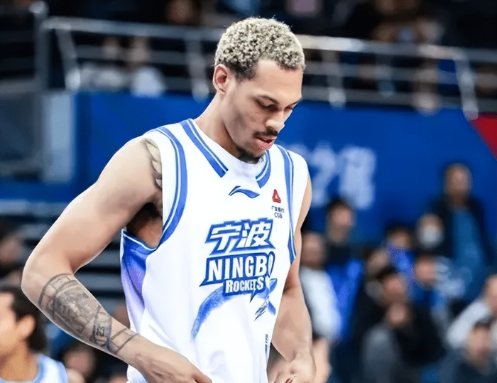 贝兹利冲突事件引发宁波队解约风波 团队氛围成