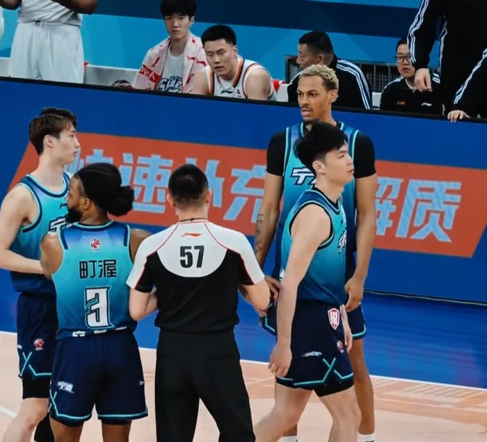 贝兹利冲突事件引发宁波队解约风波 团队氛围成