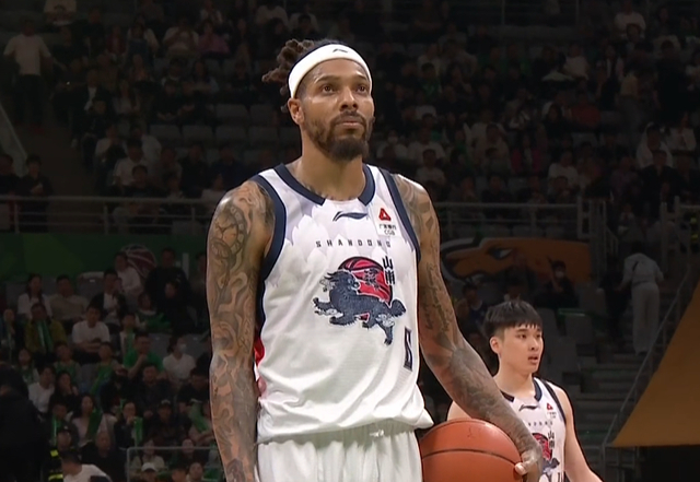 山东男篮客场逆转辽宁 系列赛总比分扳成1-1